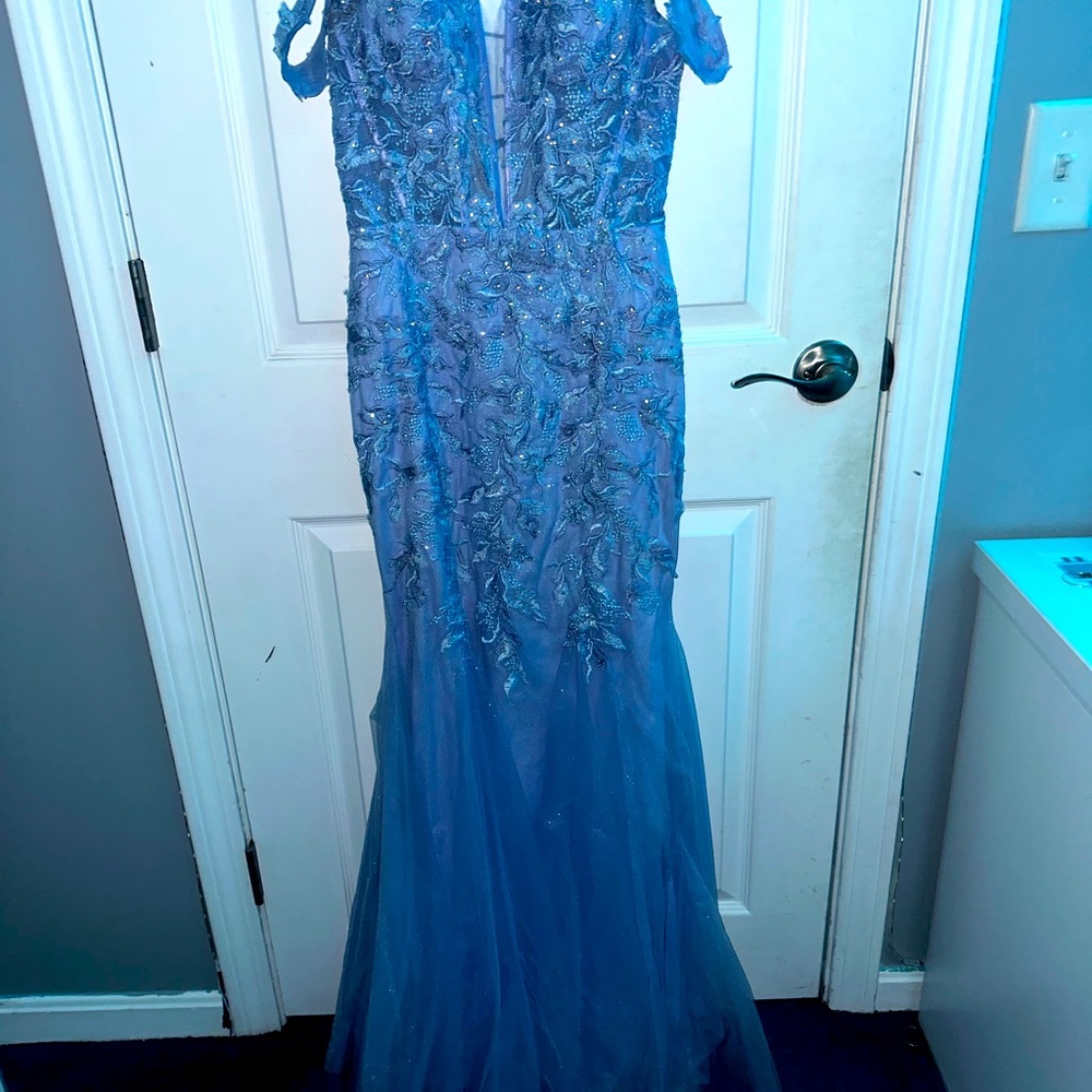 Prom dress aria contour, size xs worn once